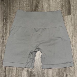 Aurora Seamless Scrunch Shorts